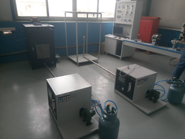 上图为现场的DBF-3防火涂料测试仪(大板法)和GJL-1钢结构防火涂料小样试验炉和YD-1建筑材料产烟毒性测试仪局部 上图为现场的DBF-3防火涂料测试仪(大板法)和GJL-1钢结构防火涂料小样试验炉和YD-1建筑材料产烟毒性测试仪局部